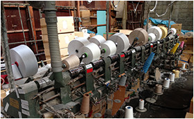 織物ふすまの生地を製織する準備機器のワインダー